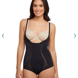 MaidenForm Shapewear Firm Foundations Body Shaper DM5004 Size Large Black